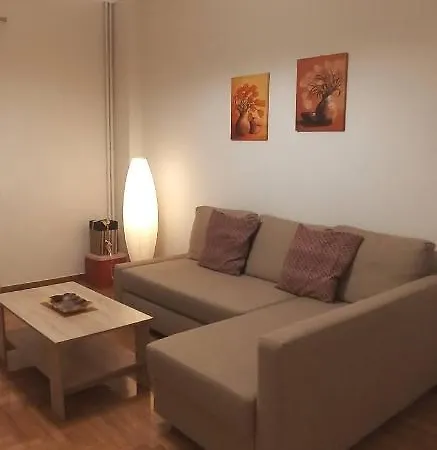 Modern Home, 6' From The Metro Athens