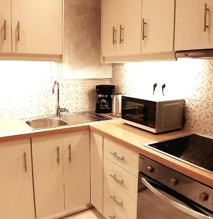 Modern Home, 6' From The Metro Apartment *