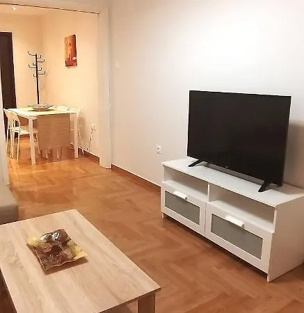 Modern Home, 6' From The Metro Apartment